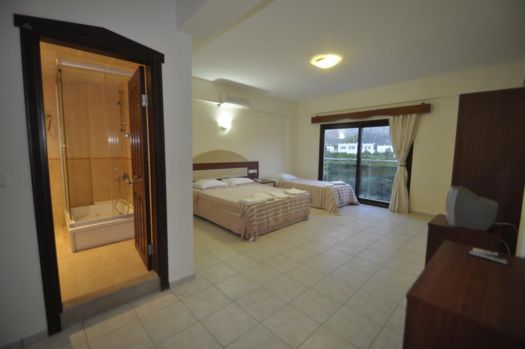 Ado Beach Hotel Turgutreis Rum bild
