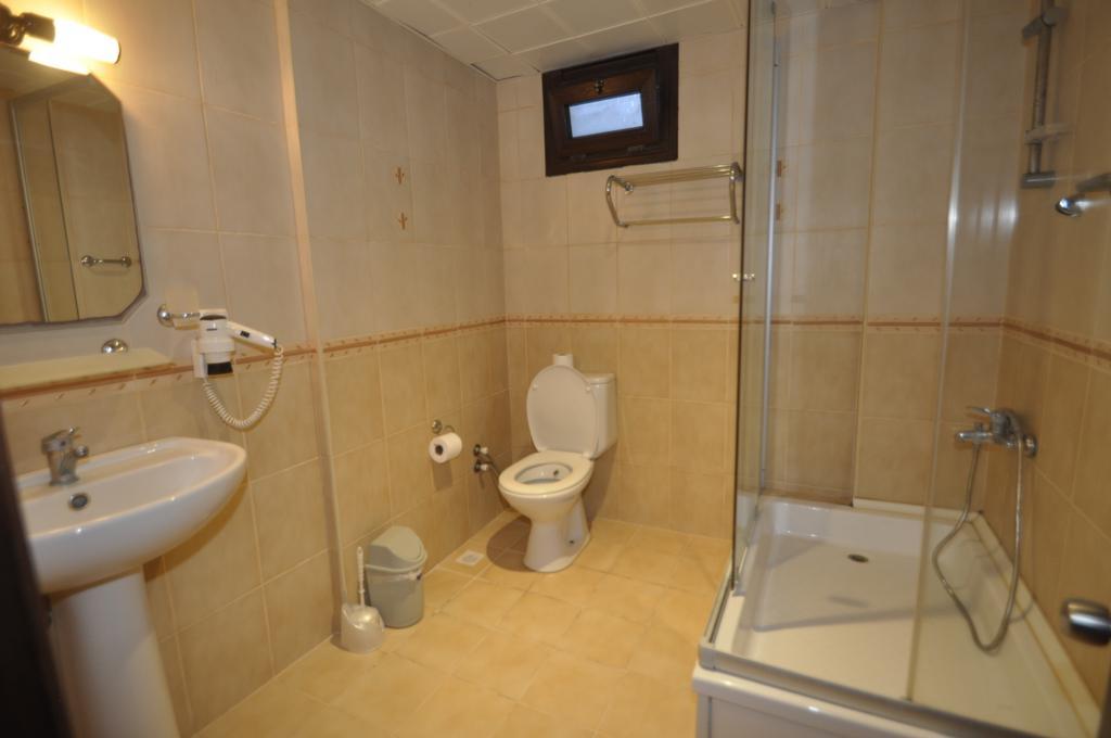 Ado Beach Hotel Turgutreis Rum bild