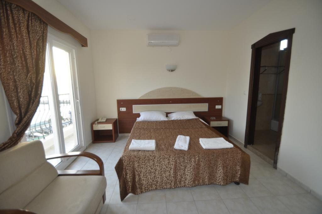 Ado Beach Hotel Turgutreis Rum bild